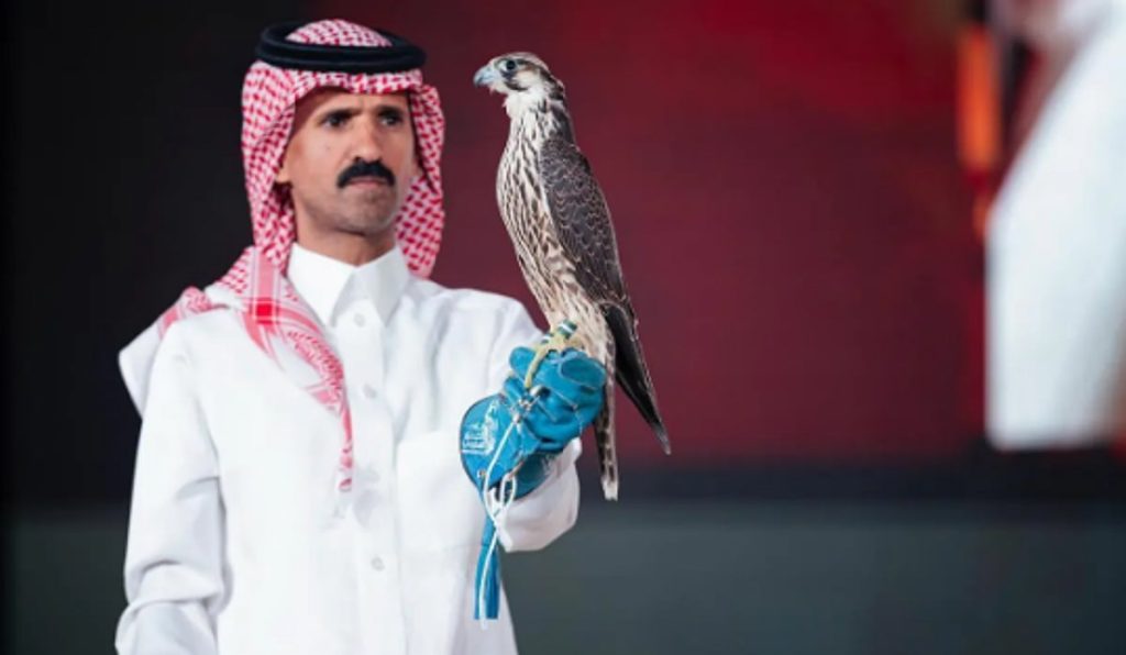بيع شاهين فرخ بـ136 ألف ريال في الليلة الـ14 لمزاد نادي الصقور السعودي 2025 ajel2F2025 10 262Fn6c0uv572FCapture