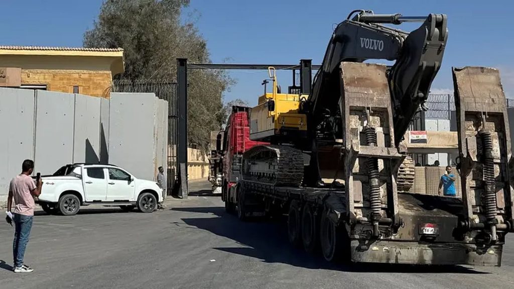 دخول معدات مصرية ثقيلة إضافية إلى قطاع غزة ajel2F2025 10 272F43lu2vzz2F827478e3 97e3 4aff 99c3 24b93e70bd3e16x91200x676.webp