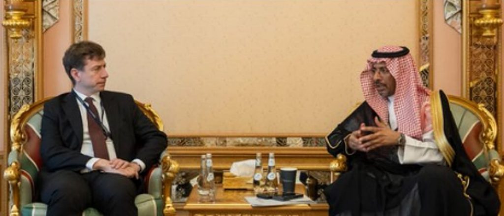 الخريّف يبحث توسيع الشراكات الإستراتيجية مع مدير منظمة التجارة العالمية ووزيري الاقتصاد التونسي والفنلندي ajel2F2025 10 282Fj9xi1wx82FScreenshot 2025 10 28 191203