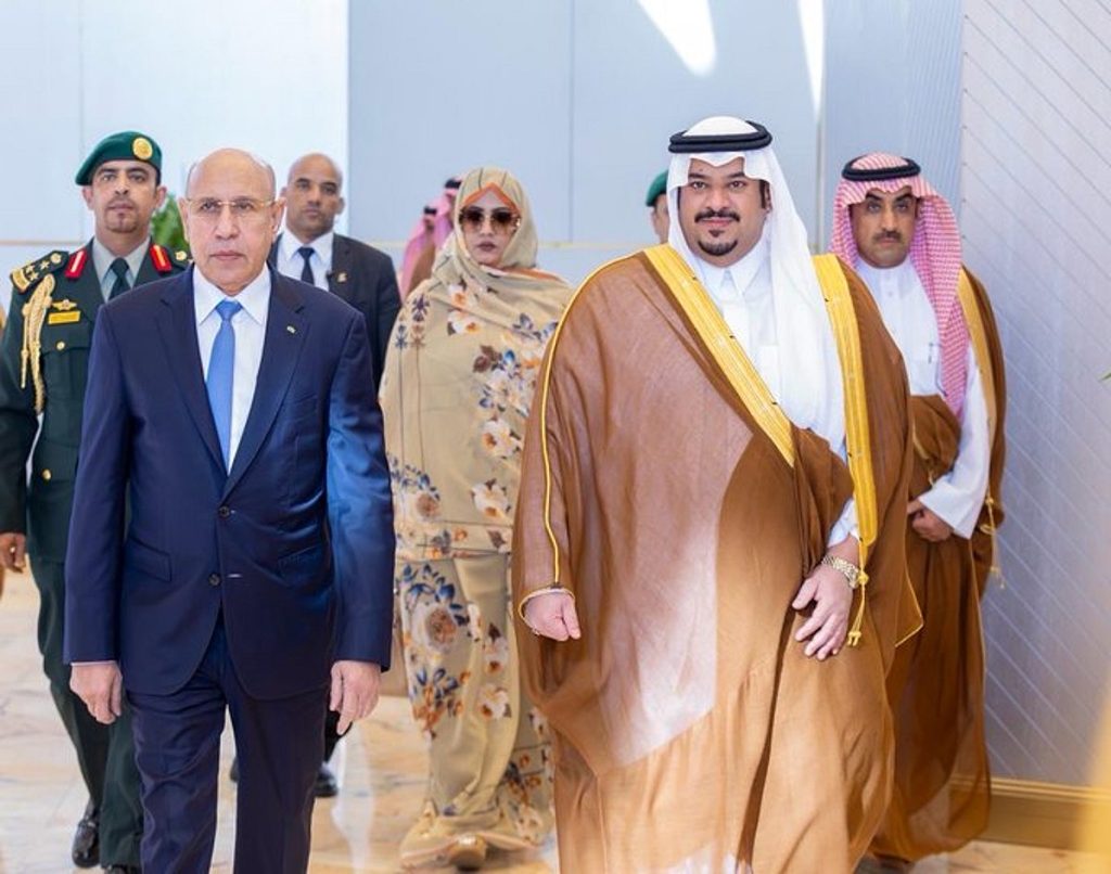 الرئيس الموريتاني يغادر الرياض وفي مقدمة مودعيه نائب أمير المنطقة ajel2F2025 10 292Fboe7zoz52FG4aBJe8XAAAwBFn