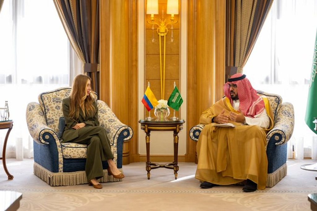 الإبراهيم يبحث فرص التعاون الاقتصادي مع وزيرة التجارة والصناعة والسياحة الكولومبية ajel2F2025 10 302Fbgrtcg312FG4gyDWxWIAAur3h