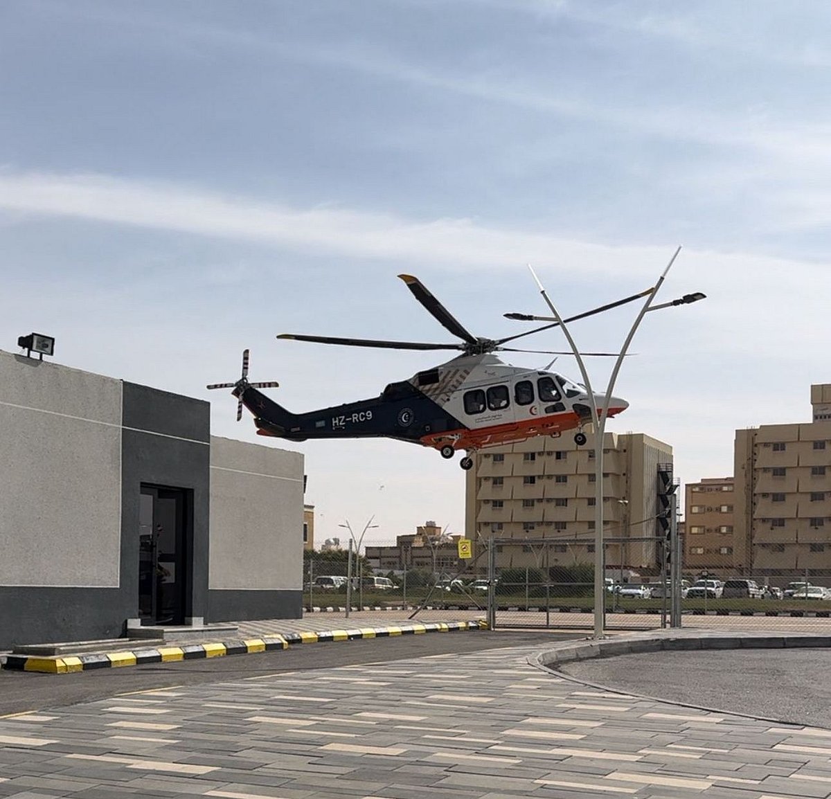 الهلال الأحمر بالقصيم ينقل مصاباً بالسكتة الدماغية إلى مستشفى بريدة المركزي عبر طائرة الإسعاف الجوي 3 b7dedd5e 6646 47f5 a272 ebc59b61573c