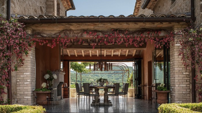 المنازل الحديثة مخبأة داخل الآثار القديمة https3A2F2Fd1e00ek4ebabms.cloudfront.net2Fproduction2F7f3b9426 4222 46e5 915c 8f80eecb7af4