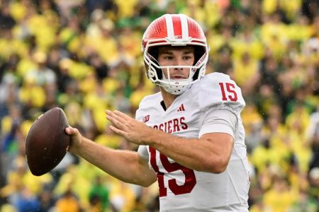 indiana hoosiers quarterback fernando mendoza 113286188 0df076