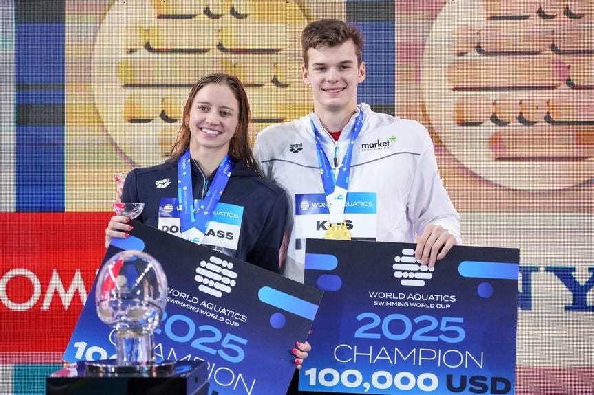 كوس ودوغلاس يهيمنان على كأس العالم للسباحة المائية 2025