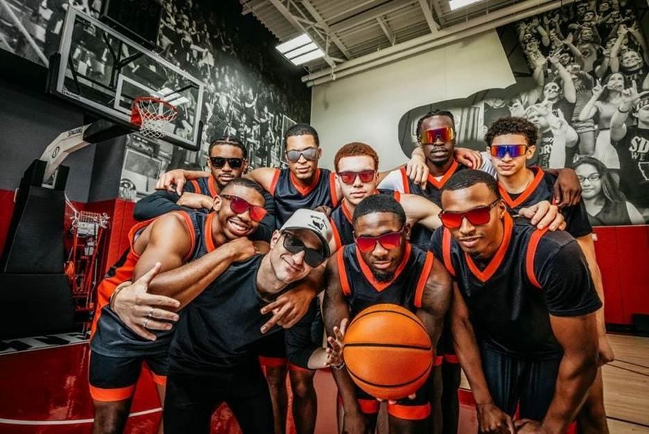 “في عالم اللا شيء، يكون اللعب مدفوعًا”