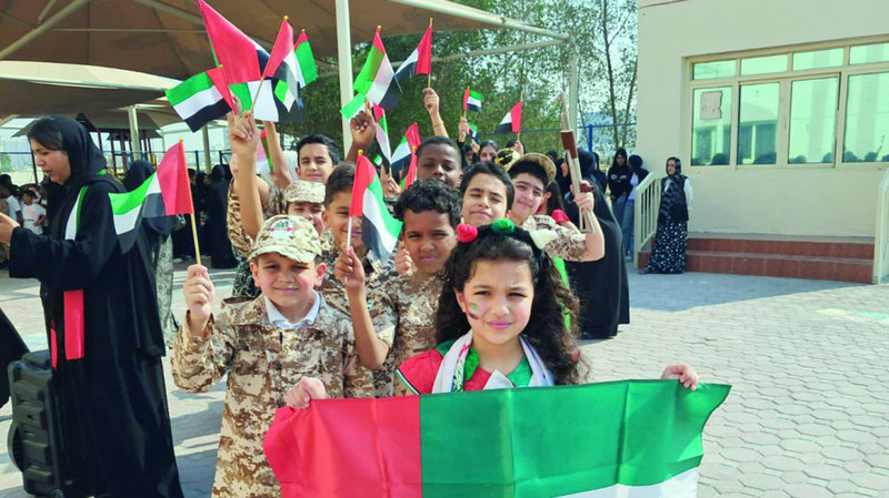 مدارس الدولة ترفع راية الاتحاد.. وتعزف أنشودة الولاء في يوم العَلَم 1762218167 image