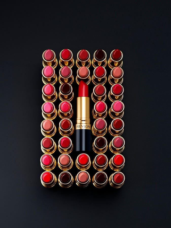 تتطلع ريفلون إلى المستقبل بينما تراقب الماضي