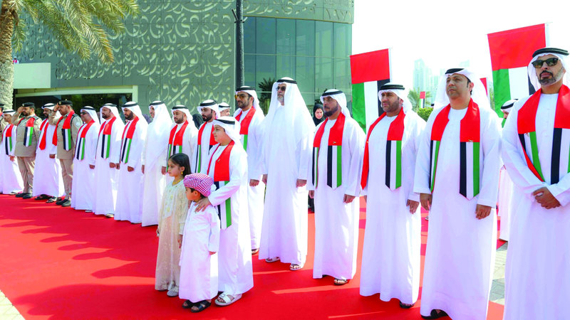 ولي عهد الشارقة وسلطان بن أحمد القاسمي يشهدان مراسم يوم العَلَم 1762231082 image