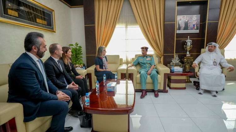 شرطة عجمان تبحث تعزيز التعاون مع “لويس فويتون” في حماية الملكية الفكرية 1762454123 image