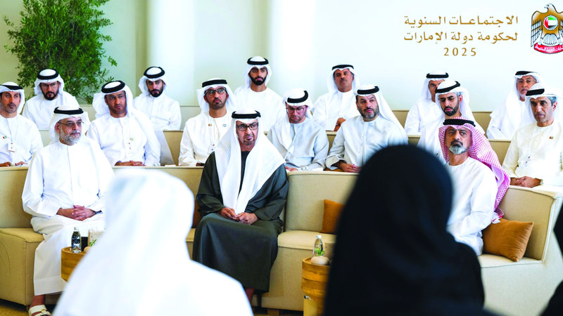 رئيس الدولة: الأسرة الإماراتية خط الدفاع الأول عن ثقافتنا وقِيَمنا وهويتنا 1762463789 image