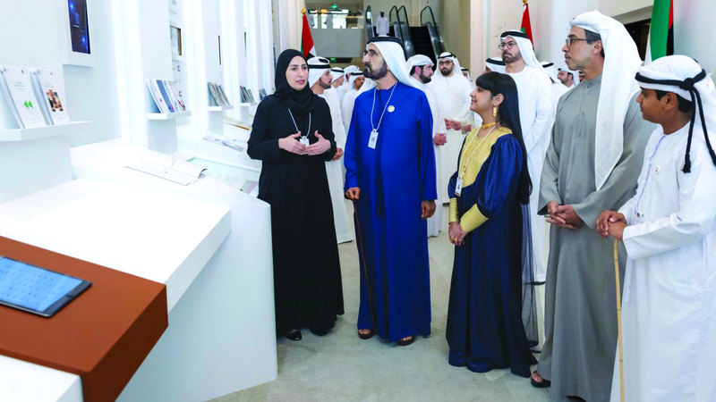 محمد بن راشد يطّلع على الجدارية الإحصائية للإمارات 1762474622 image