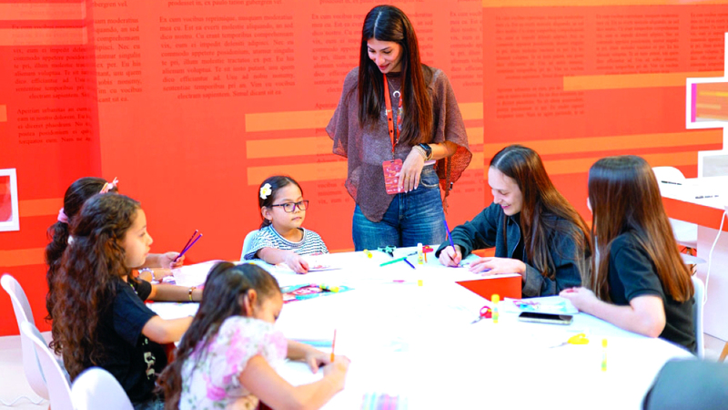 أطفال يحوّلون لوحات تاريخية إلى فنّ «ثلاثي الأبعاد» 1762478633 image