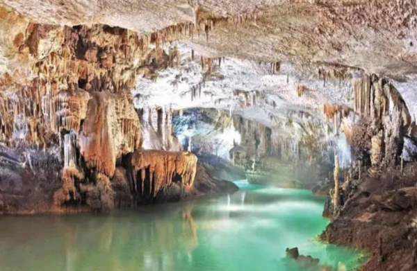 لبنان : «حفل زفاف» في مغارة جعيتا يتحول إلى أزمة حكومية 1762500703 image