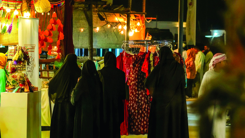 السوق الشعبي في السلع يعيد إحــياء الدور التاريخي للأسواق بالإمارات 1762633314 image
