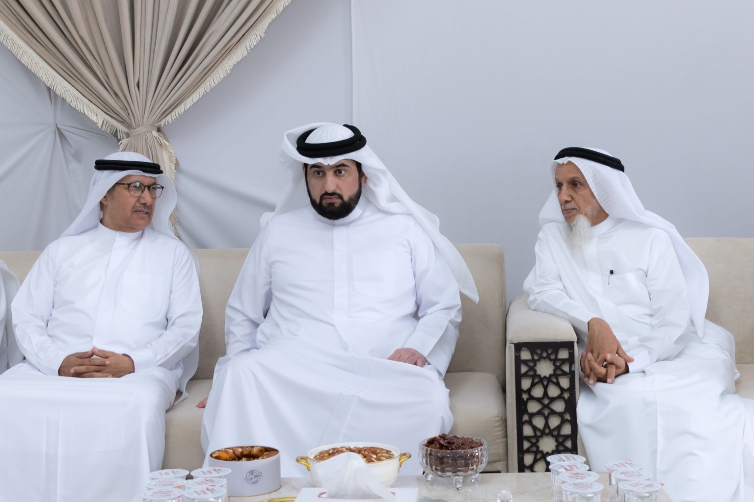 أحمد بن محمد يقدم واجب العزاء في وفاة محمد مبارك خلفان بن خرباش 1762691990 image