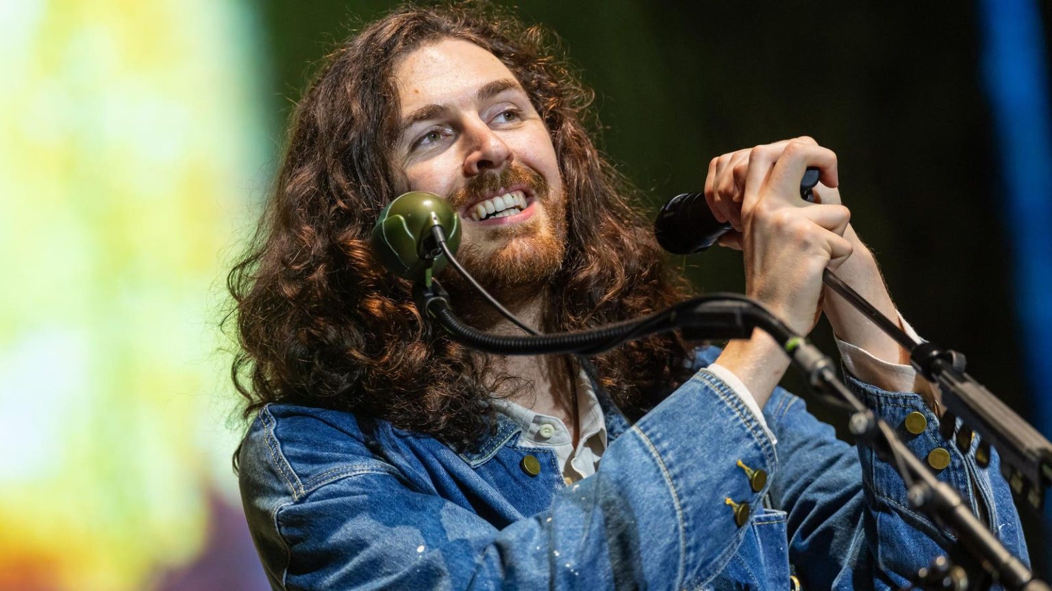 Hozier يرسم مخططًا جديدًا رقم 1 Smash جنبًا إلى جنب مع متعاون Superstar 1762695042 0x0
