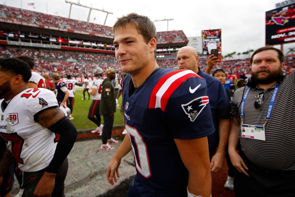 دريك ماي من فريق نيو إنجلاند باتريوتس هو أفضل لاعب في الدوري الوطني لكرة القدم الأمريكية بعد فوزه على تامبا باي بوكانيرز في الأسبوع العاشر من الأسبوع الكبير 1762733324 0x0