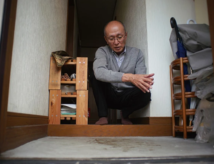 بقعة دم ومقاس حذاء يقود للقاتلة بعد 3 عقود من الجريمة 1763172035 image