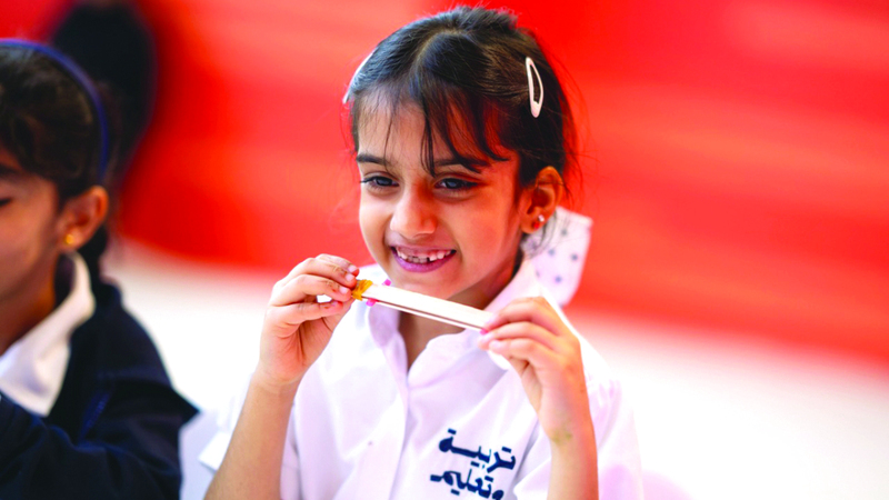 صغار يصنعون آلات موسيقية بأنابيب بلاستيكية 1763184471 image