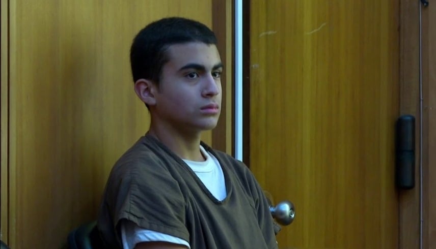 طفل يطعن والدته 46 مرة ويرسل “سيلفي” مع الجثة لصديقه 1763362247 image