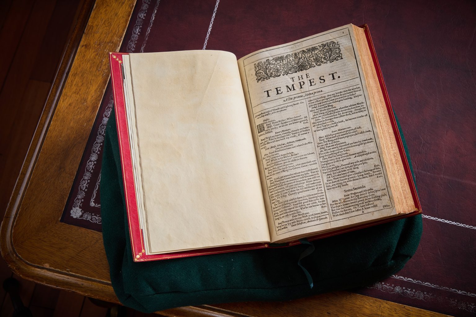 بـ 21 مليون درهم.. «كنز» من أعمال شكسبير للبيع في أبوظبي 1763385747 image