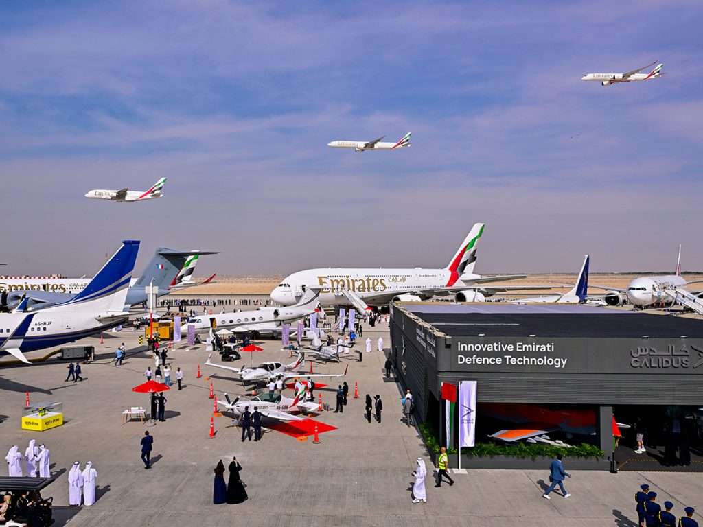 153 مليار درهم صفقات اليوم الأول لمعرض دبي للطيران 1763389086 image