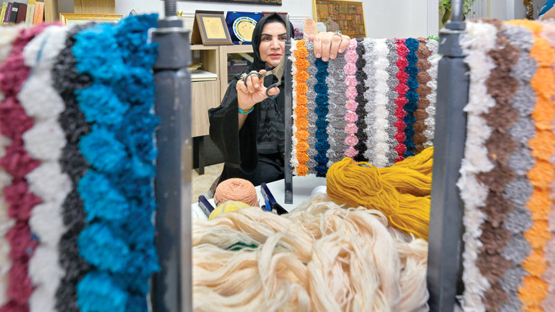 سهيلة الخزعلي.. إماراتية بدأت الحلم بـ «عقدة واحدة» ووصلت إلى مصنع سجاد 1763409998 image