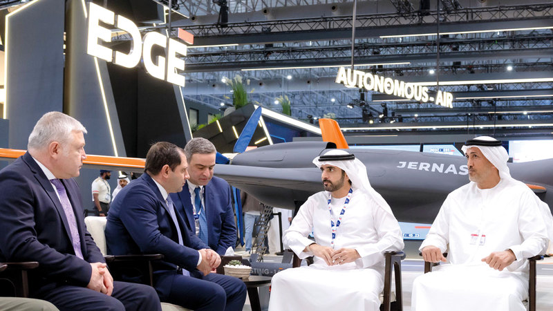 حمدان بن محمد يبحث مع وزير الدفاع الأرميني تعزيز السلام الإقليمي والعالمي 1763428747 image