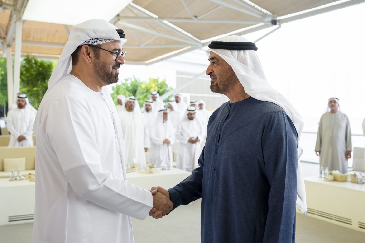 رئيس الدولة يستقبل منتسبي “برنامج قيادات حكومة الإمارات 2025” 1763491406 image