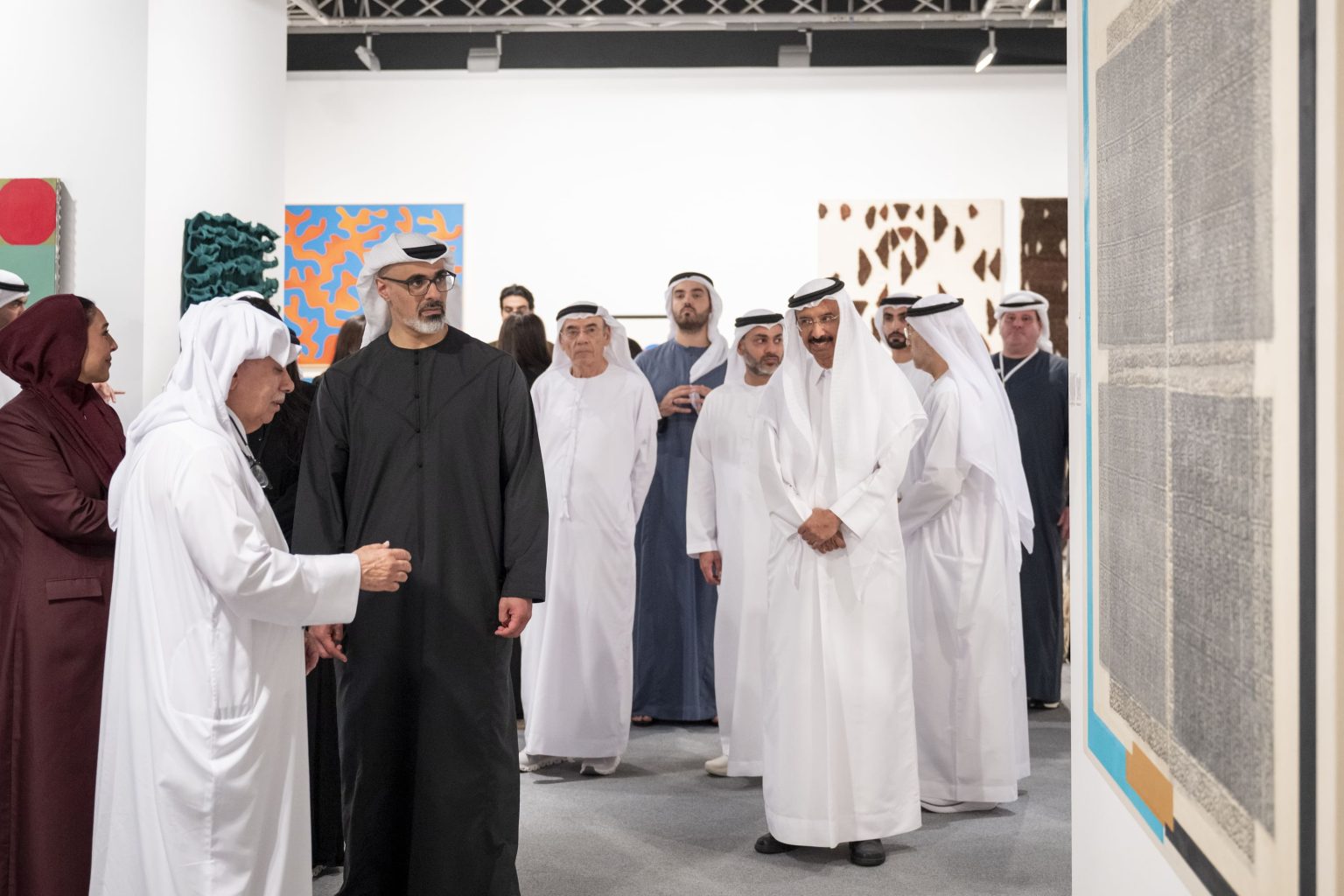 خالد بن محمد بن زايد يفتتح الدورة الـ17 من معرض “فن أبوظبي” 1763495507 image