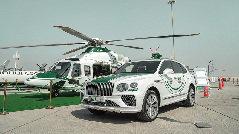 دورية «بنتلي بنتايجا أزور» تدخل أسطول المركبات الفارهة بشرطة دبي 1763611472 image