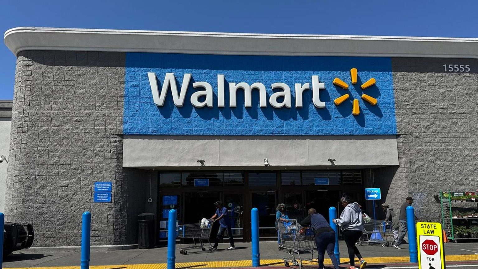 أدى ارتفاع التسوق عبر الإنترنت في Walmart إلى ارتفاع الأسهم 1763657743 0x0