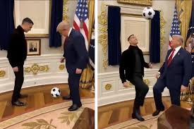 كريستيانو رونالدو وترامب يلعبان الكرة في البيت الأبيض ( فيديو ) 1763792908 image