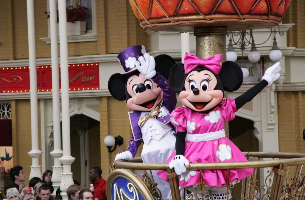 الأرباح تنخفض بنسبة 20% في متنزه ديزني الترفيهي. إليكم السبب وراء كونها أخبارًا جيدة للجماهير 1763977742 0x0