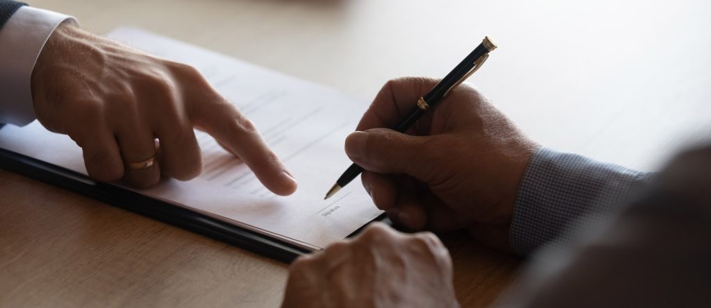 الوصية في القانون الإماراتي: ما يجب أن يعرفه المقيم والمواطن؟ 1764091255 image