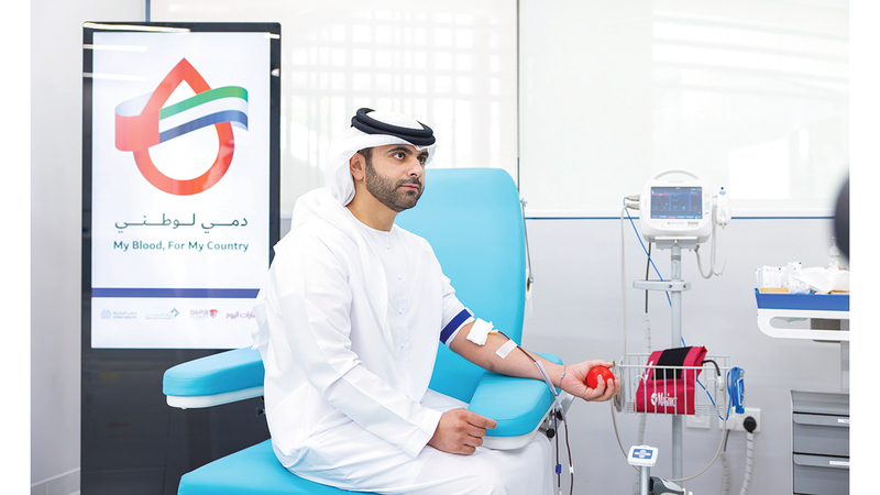 منصور بن محمد يتبرع بالدم دعماً لـ «دمي لوطني» 1764216536 image