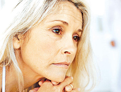 للنساء في عمر الـ 60 : لا زال هناك متسع للجمال والحياة السعيدة 1764405478 image