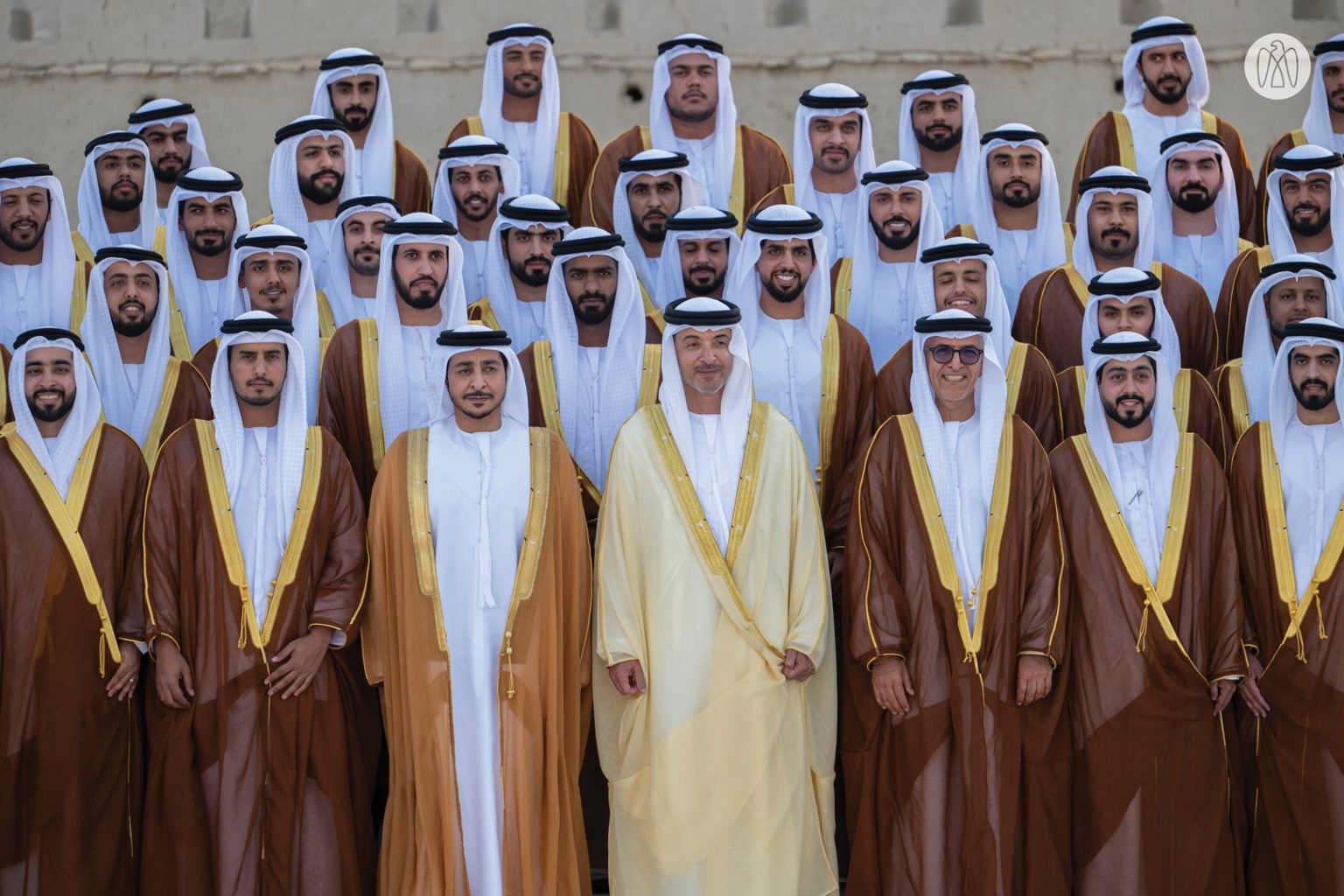 تحت رعاية رئيس الدولة.. هزاع بن زايد يشهد العرس الجماعي لـ 181 عريساً من أبناء العين 1764443244 image