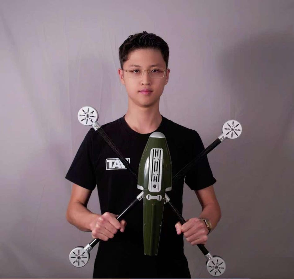 ابن مؤلف الأعمال الصيني الناجح يرتفع في جامعة تكساس في أوستن