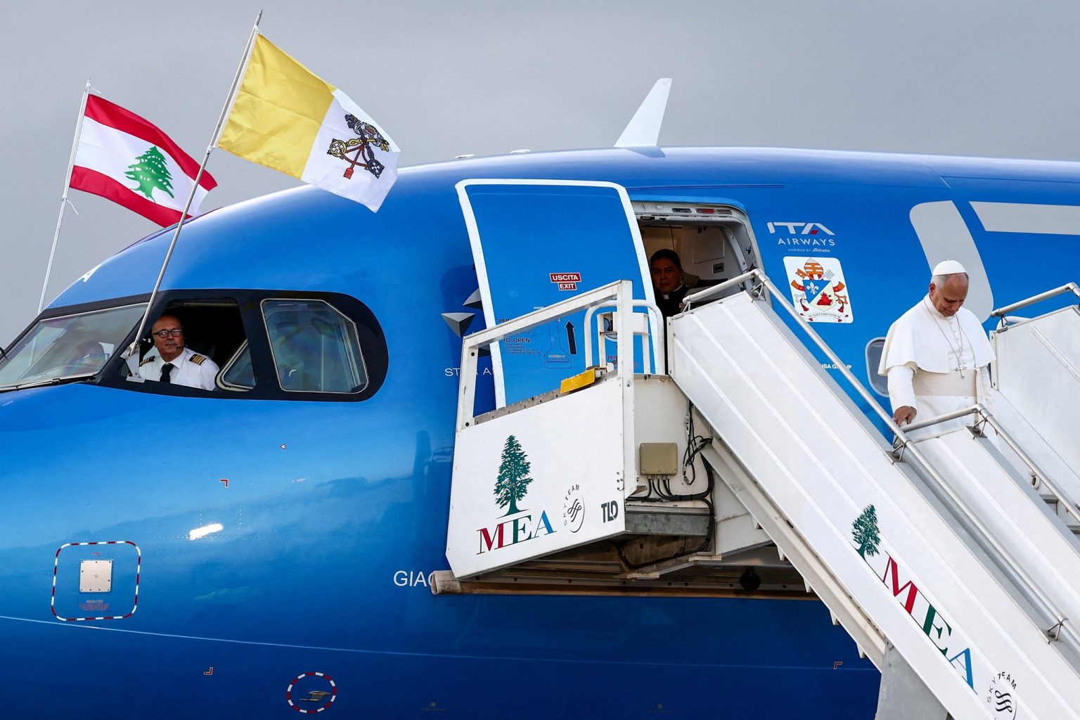 البابا يصل إلى لبنان حاملا رسالة سلام 1764514871 image