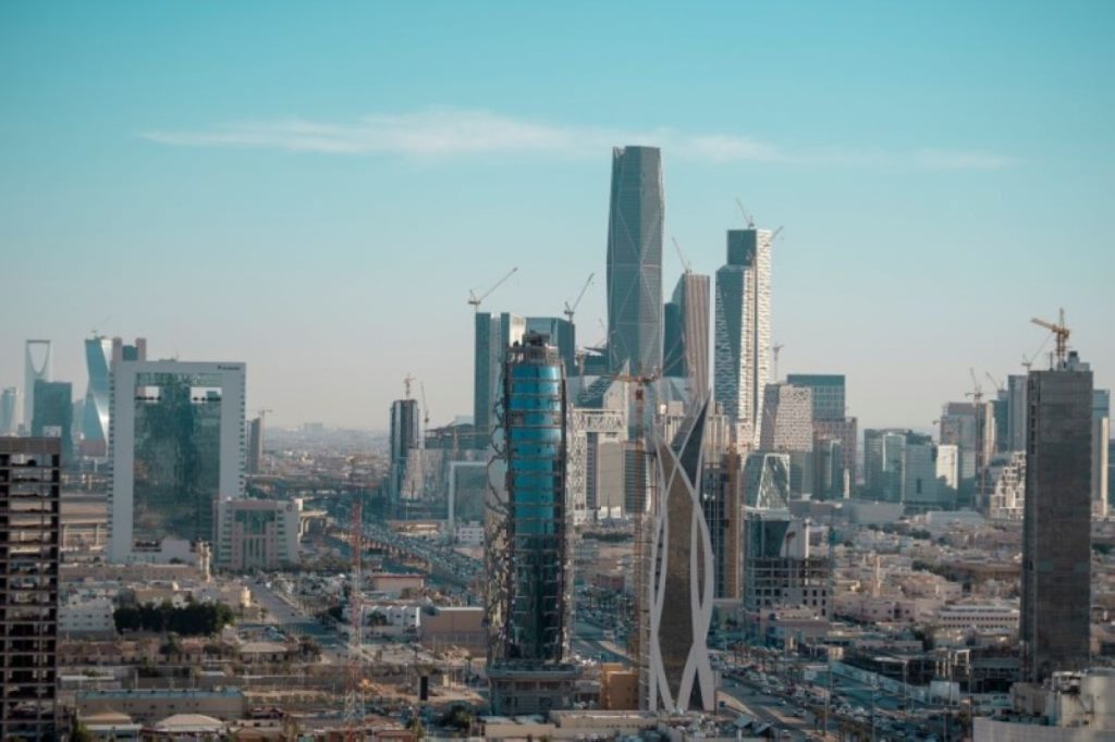 رياض ترسم.. والمدينة تتذوق.. والسعودية تُبدع بلغة العالم 2607316