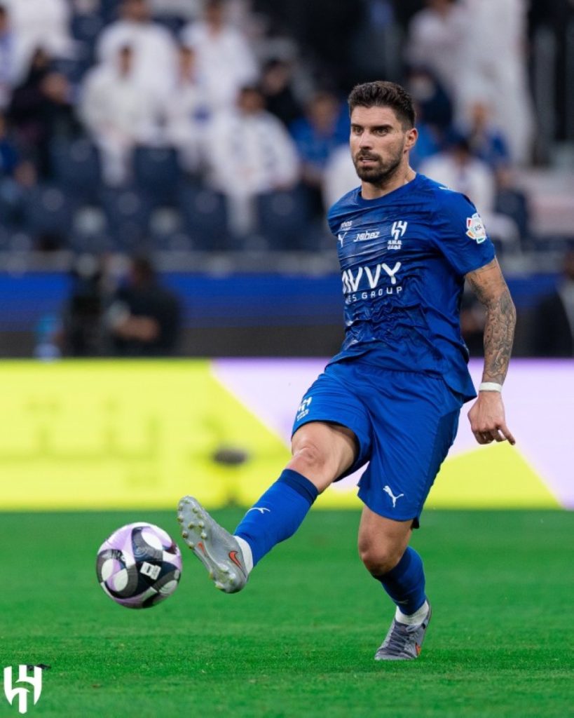 الهلال يلاحق صدارة النصر بنقاط الشباب 2607330