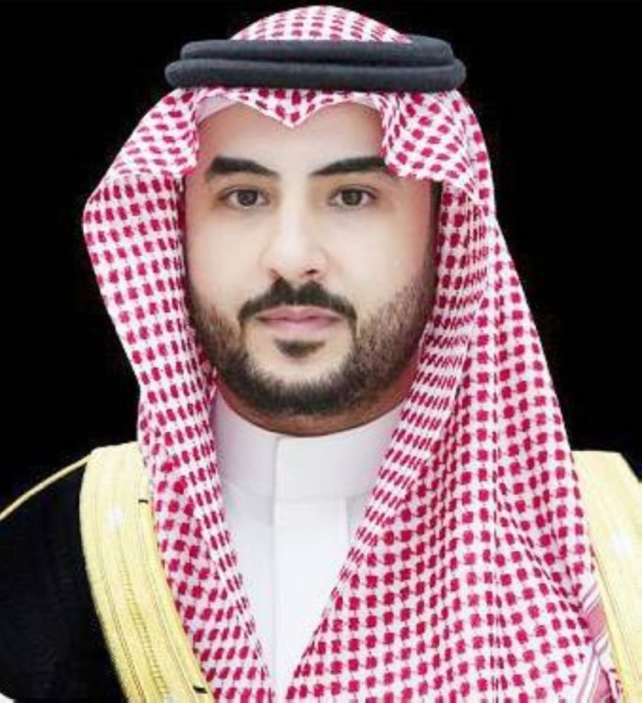 خالد بن سلمان يجتمع مع قادة وزارة الدفاع 2608863