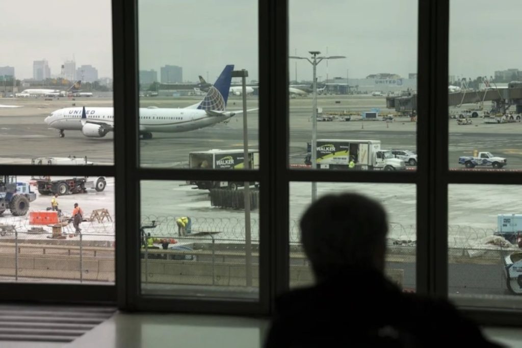 كابوس الطيران الأمريكي.. الإغلاق الحكومي يحول الرحلات إلى كوارث متسلسلة 2608916