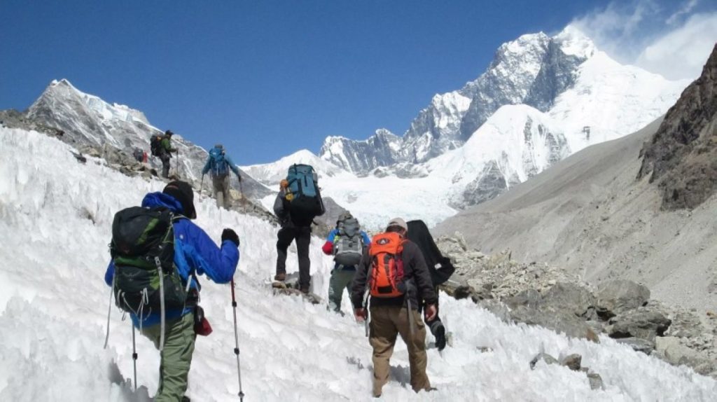 مصرع 7 متسلقين بعد انهيار جليدي في نيبال 2609540