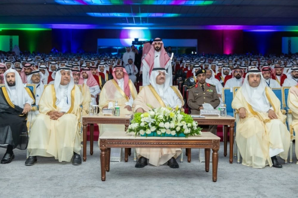أمير المنطقة الشرقية يرعى حفل تخريج 1560 طالباً من كليات ومعاهد الهيئة الملكية بالجبيل – أخبار السعودية 2611883.webp