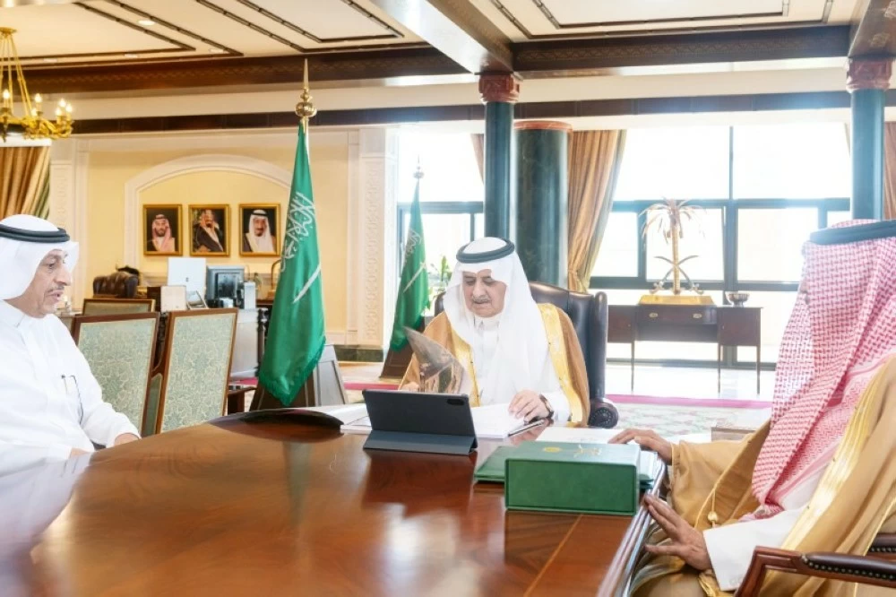 أمير تبوك يطلع على مؤشرات الأداء لمدارس الملك عبدالعزيز – أخبار السعودية 2613968.webp