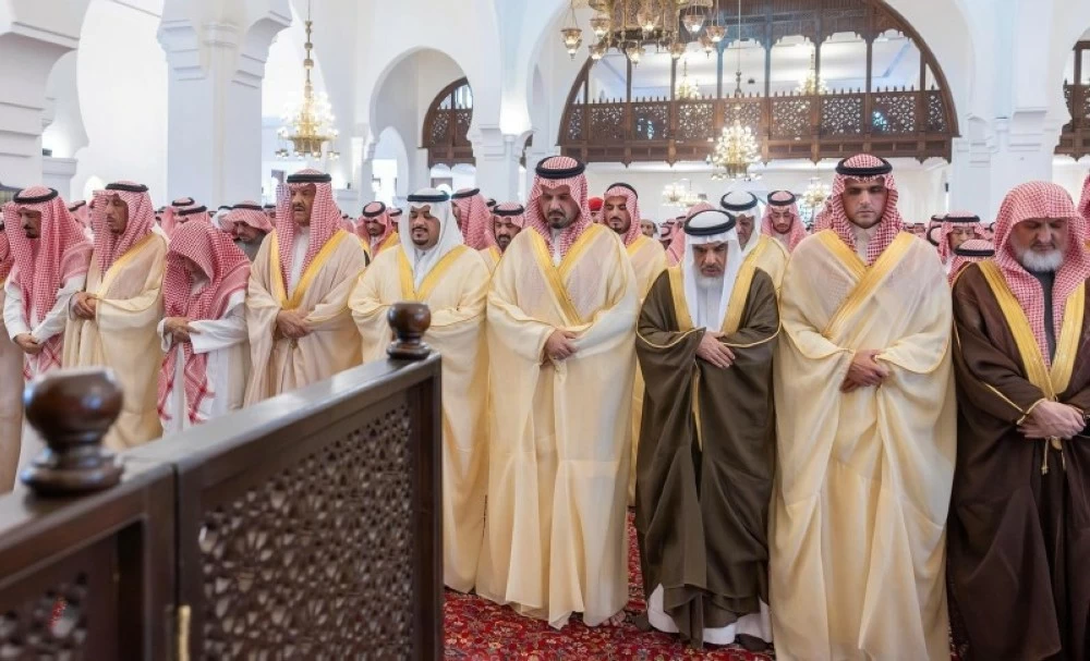 نائب أمير الرياض يؤدي صلاة الميت على عبد الله الشثري – أخبار السعودية 2615765.webp