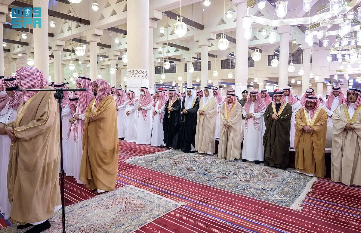 أمير الرياض يؤدي صلاة الميت على الأمير فهد بن سعود بن محمد بن مقرن المشاري آل سعود 1 9zCTIj7T25wl2eyFrWW3qFlImsKPpKmJDNsl9ymd.webp